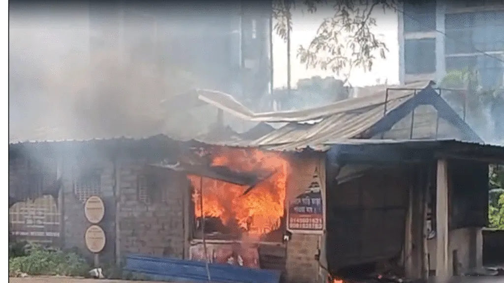 ভয়াবহ অগ্নিকাণ্ডে পুড়ে ছাই গান্ধীমোড়ের খাবার দোকান