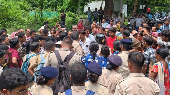 ডিভিসির উচ্ছেদ অভিযান নিয়ে রণক্ষেত্র, আশ্বাস মিলল পুলিশের মধ্যস্থতায়