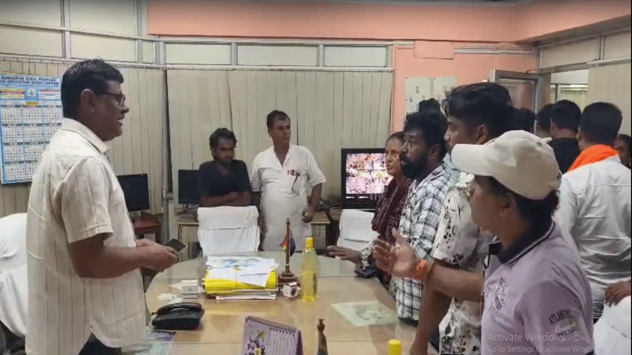 দুর্নীতির অভিযোগ, পিপলস কো-অপারেটিভ ব্যাংকে অভিযান বিজেপির