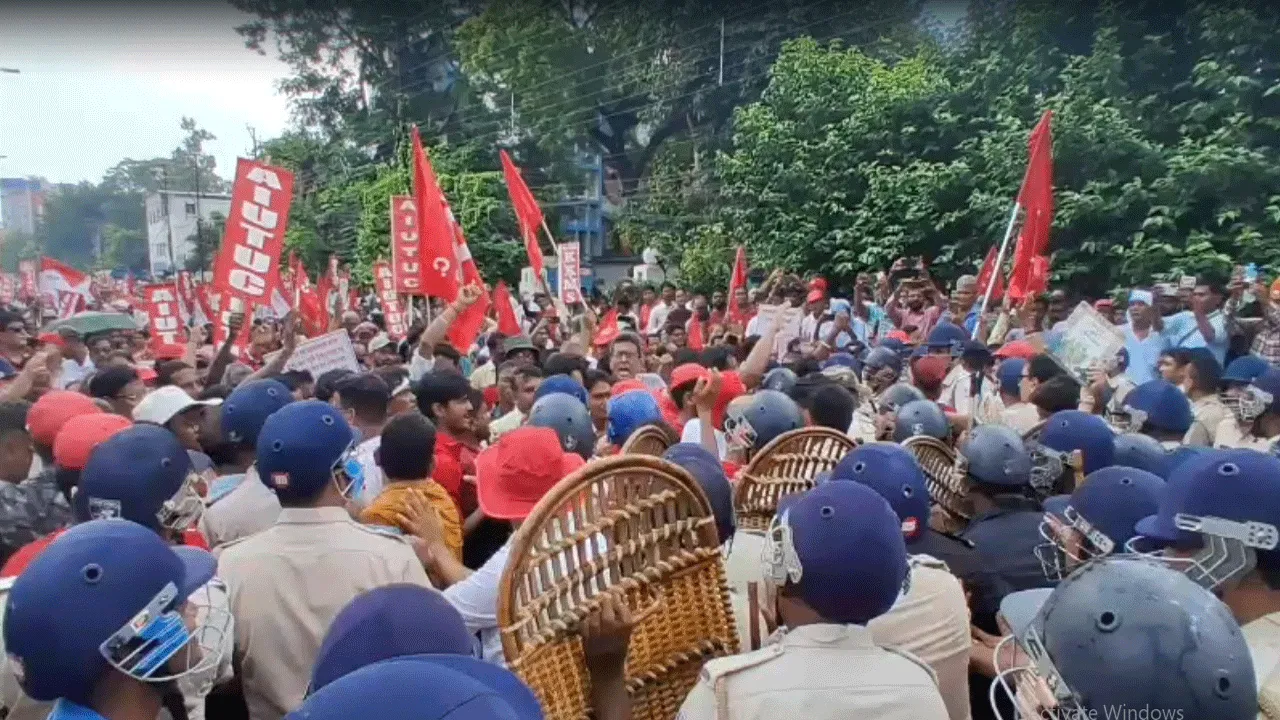 কেন্দ্রের শ্রম কোড বাতিলের দাবিতে বামেদের ‘জেল ভরো’ আন্দোলন
