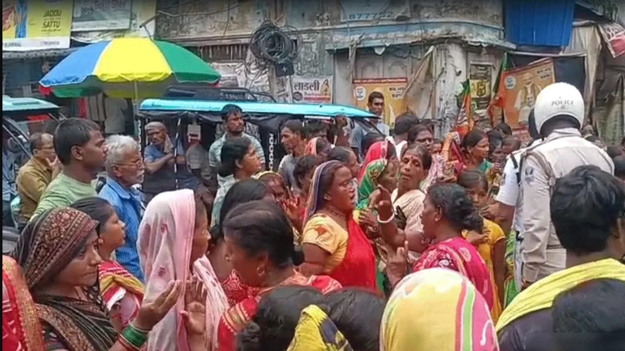 অন্নপূর্ণা যোজনা নিয়ে ক্ষোভ জারি, পথ অবরোধ মহিলাদের