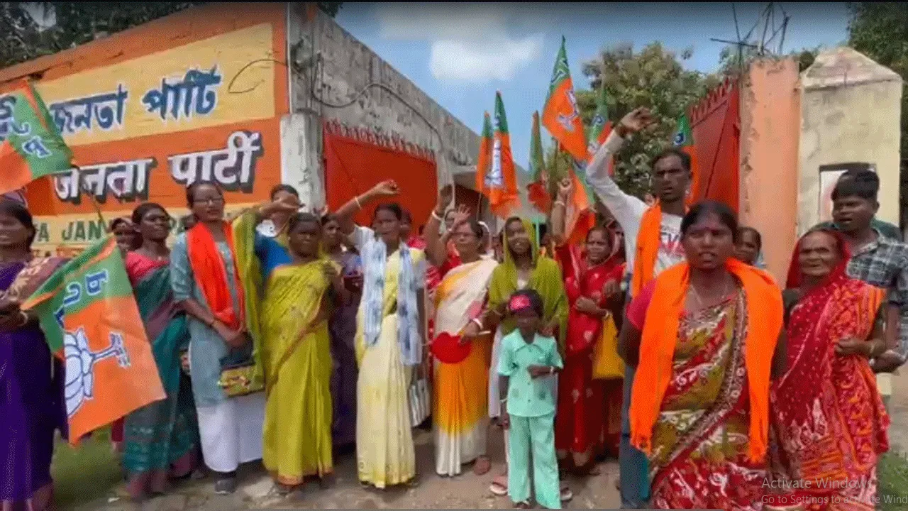 মহিলা মোর্চার সভাপতি বদল ঘিরে প্রকাশ্যে বিজেপির কোন্দল, জেলা কার্যালয়ে বিক্ষোভ