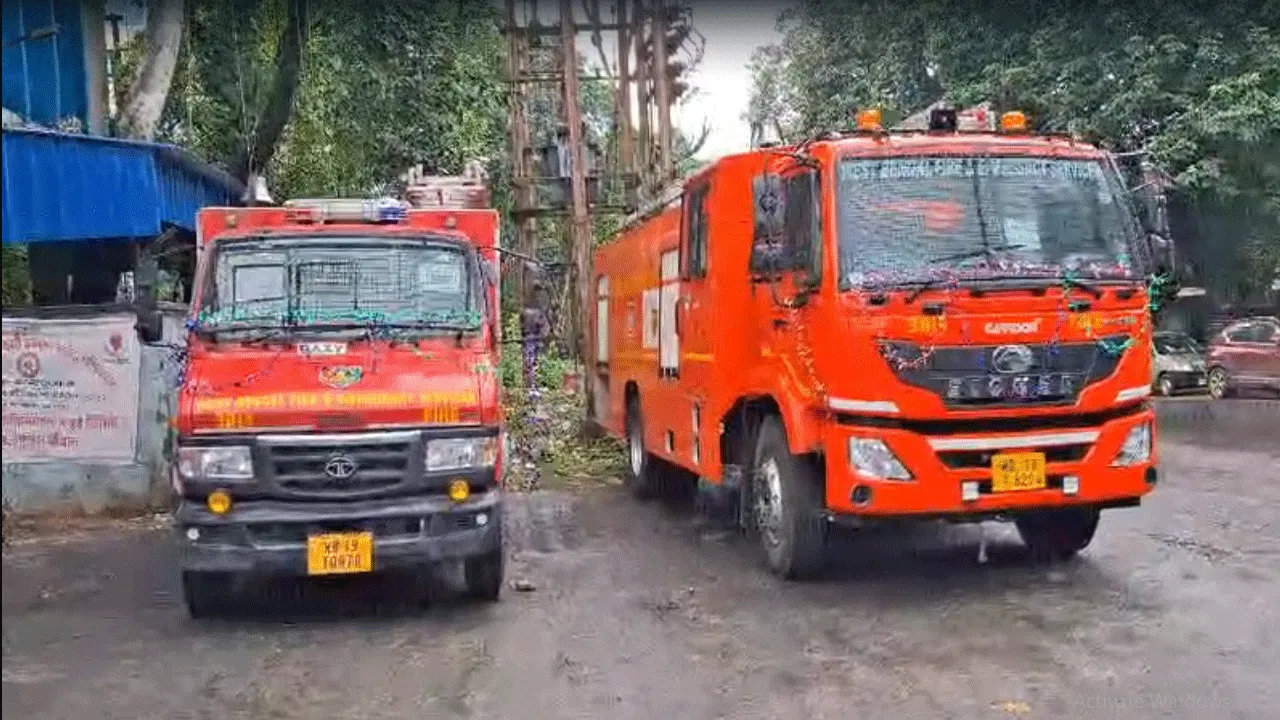 দুর্গাপুর ফায়ার স্টেশনে যুক্ত হলো দুটি নতুন অত্যাধুনিক অগ্নিনির্বাপণ যান