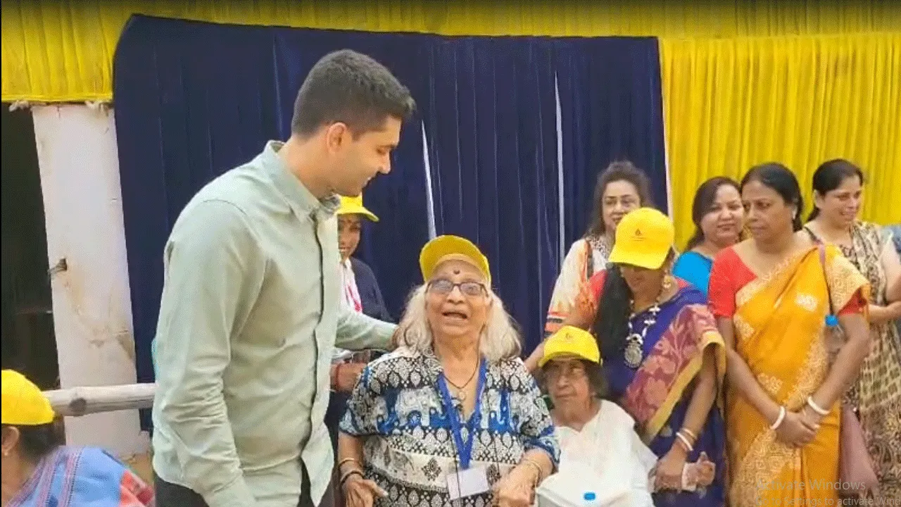 মহাষষ্ঠীতে দুর্গাপুরের সেরা মণ্ডপ ঘুরলেন প্রবীণ ও বিশেষ চাহিদা সম্পন্ন ব্যক্তিরা, সহায়তায় এসকেএস মেডিকেল ও বেঙ্গল হসপিটাল