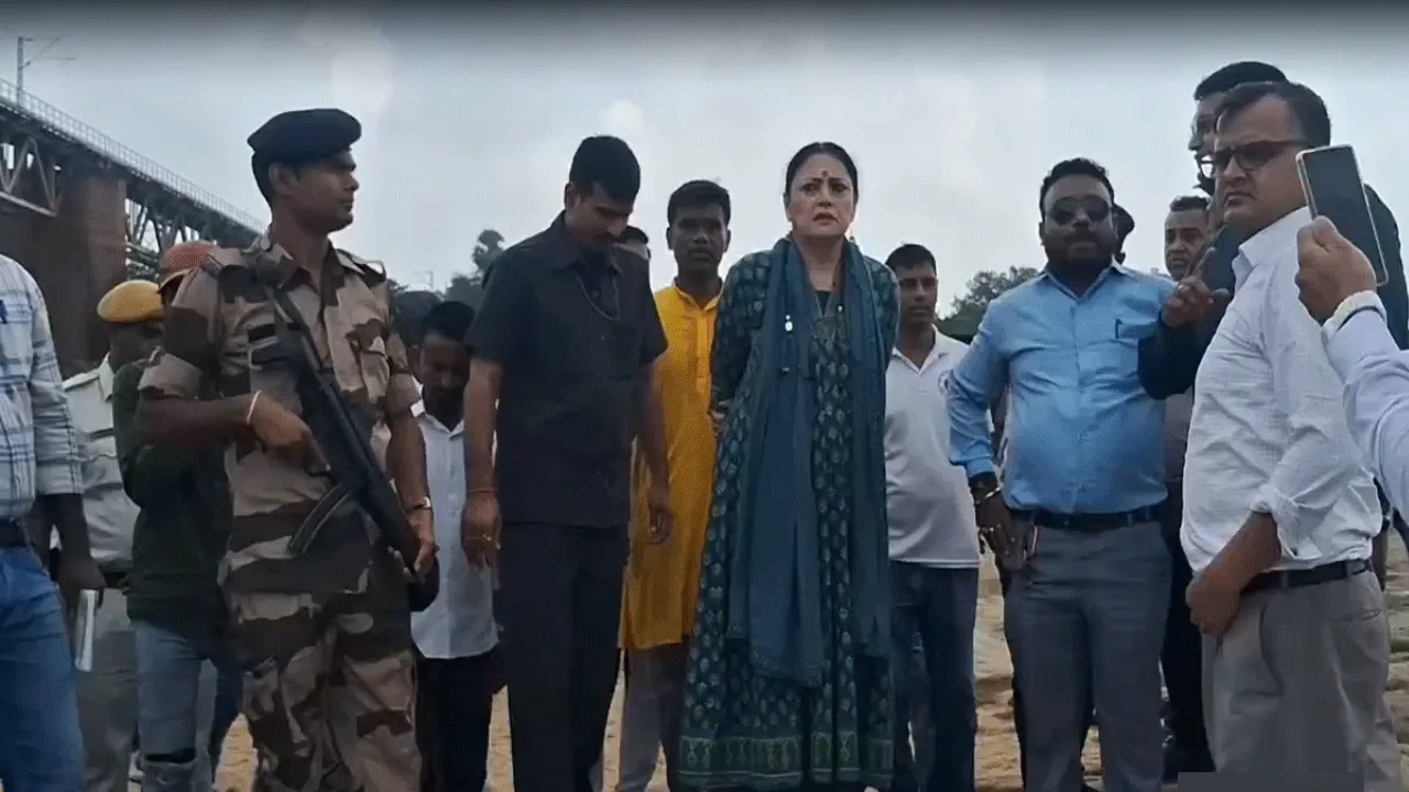 ছটপুজোর প্রস্তুতি খতিয়ে দেখতে আসানসোলের ঘাট পরিদর্শনে মন্ত্রী অগ্নিমিত্রা পাল