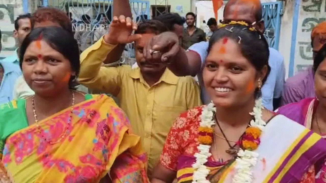 তৃণমূলের পঞ্চায়েতে বিজেপির প্রধান