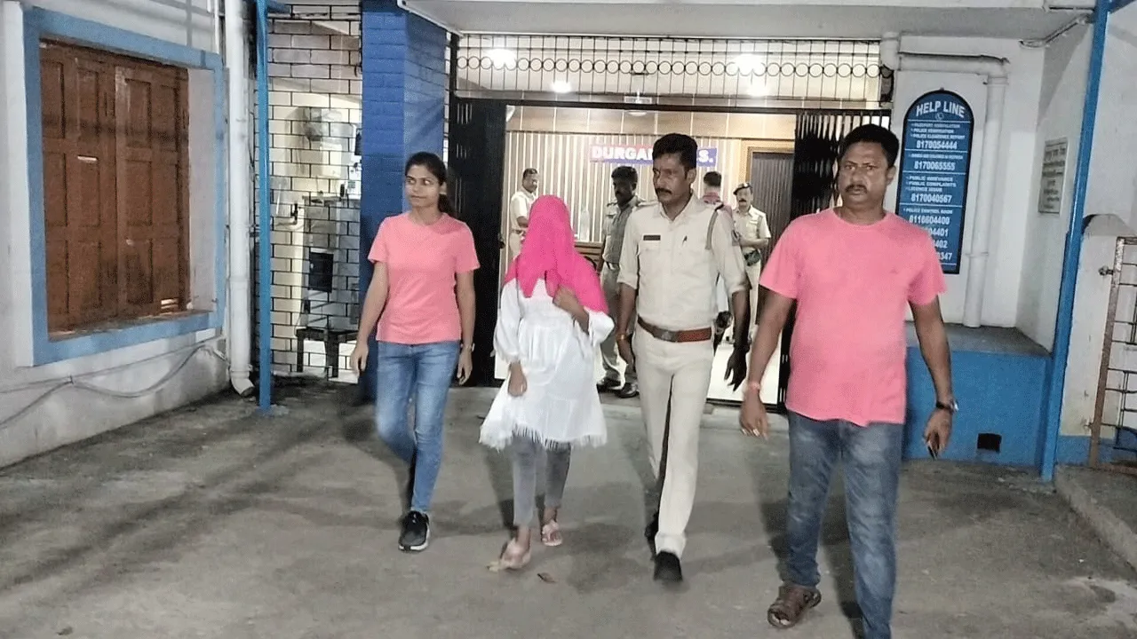 দুর্গাপুরের যৌনপল্লী থেকে উদ্ধার বাংলাদেশী নাবালিকা