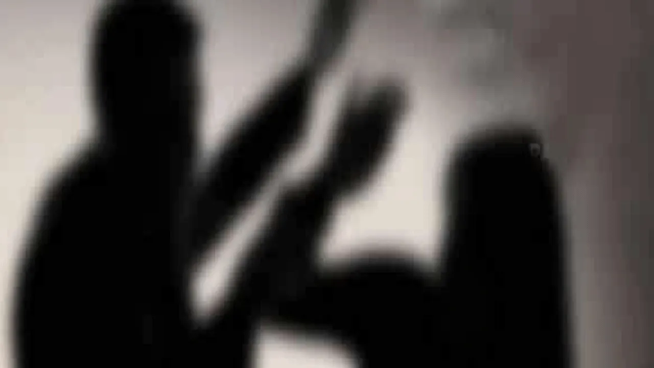 বিয়ের ২৬ বছর পর স্ত্রীকে মারলো স্বামী