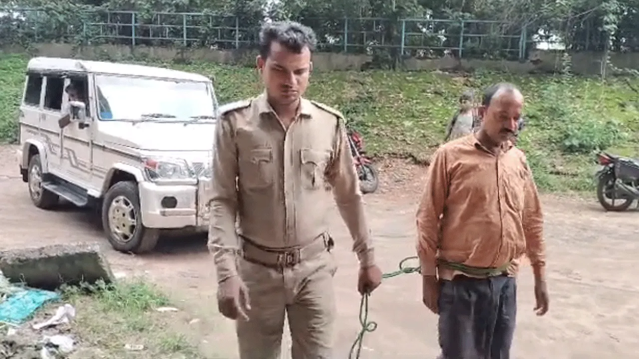 লোহার রড পাচারকারী লরি চালককে গ্রেফতার