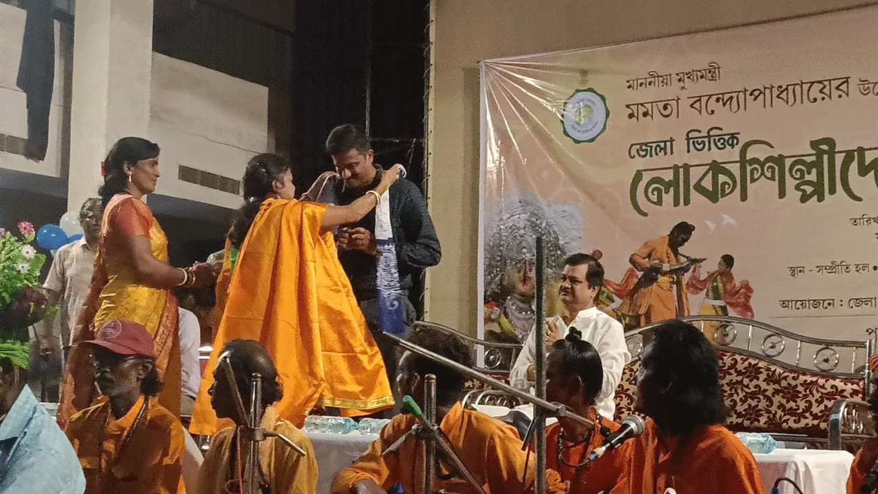 লোকশিল্পীদের নিয়ে অনুষ্ঠিত হল বিশেষ সম্মেলন