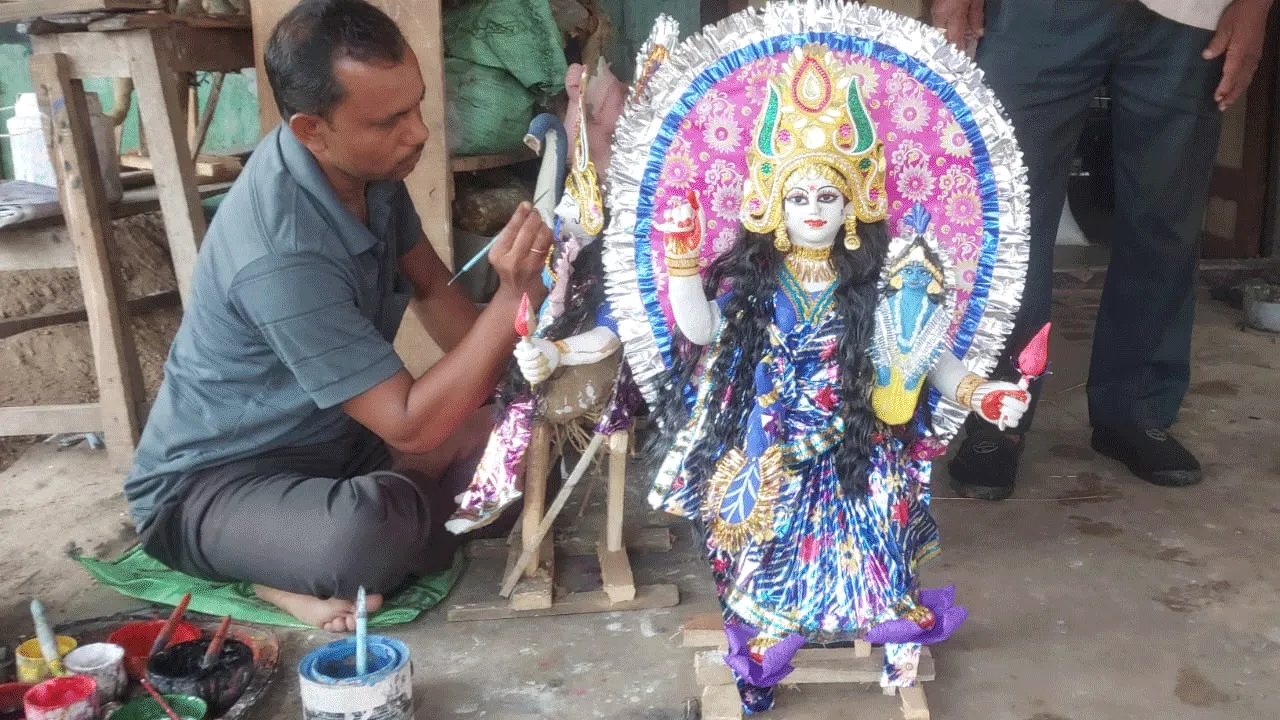 ভাদু পুজো কি শেষে ইতিহাসে পরিণত হবে! আশঙ্কায় শিল্পীরা