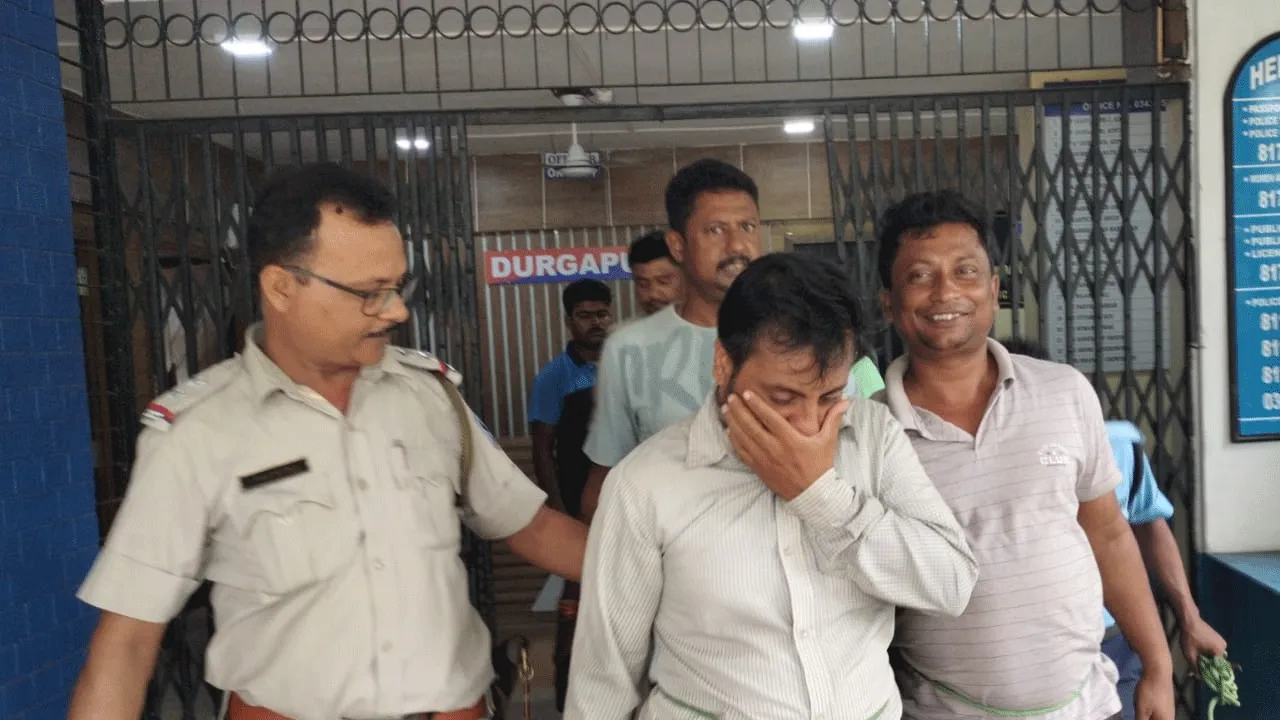 দুর্গাপুরে বাংলাদেশী মহিলাদের এনে দেহ ব্য়বসা চালানোর অভিযোগ, ধৃত ১