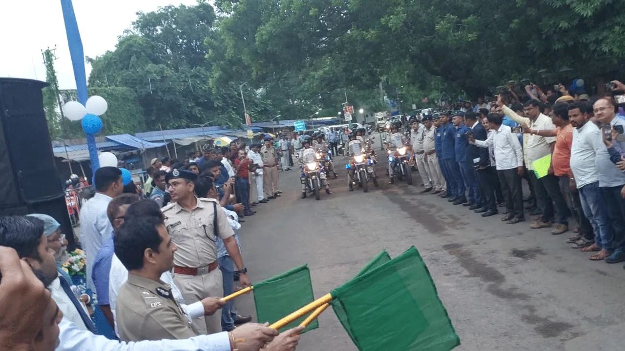 পথ চলা শুরু করলো আসানসোল দুর্গাপুর পুলিশ কমিশনারেটের  বাহিনী ” রক্ষক “