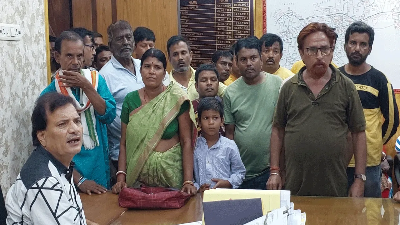 আসানসোল বাজার এলাকায় পার্কিং জোন তৈরিতে তৃণমূল শ্রমিক নেতার নেতৃত্বে বাধা