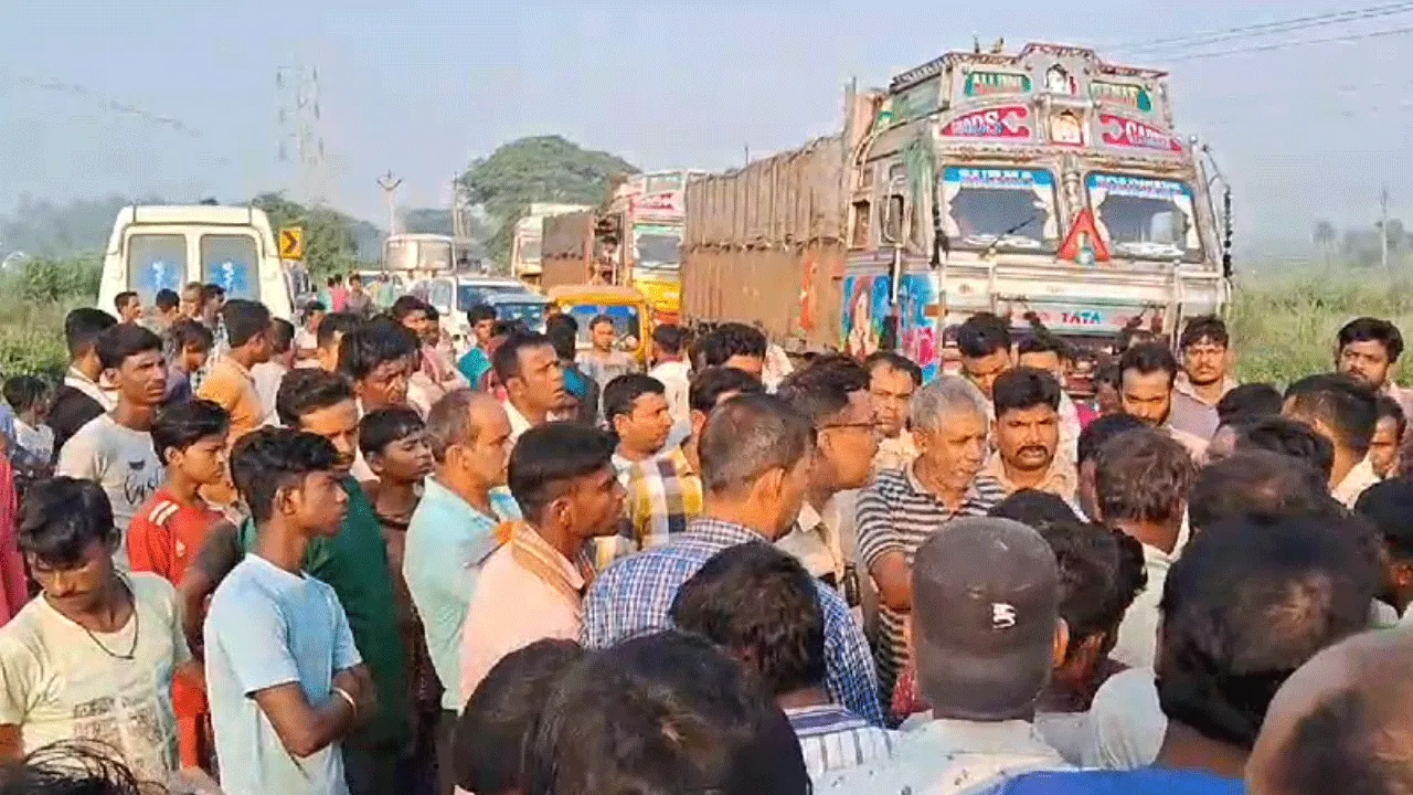 বাজারে সবজি বিক্রি করতে যাওয়ার পথে কৃষককে পিষে দিল গাড়ি
