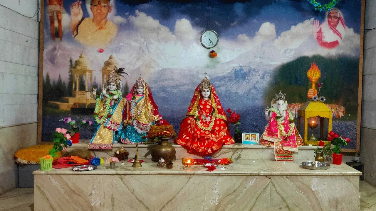 দেবী গায়ত্রীর এই মূর্তি দর্শনেই পাপমুক্তি!কোথায় রয়েছে এই মন্দির?