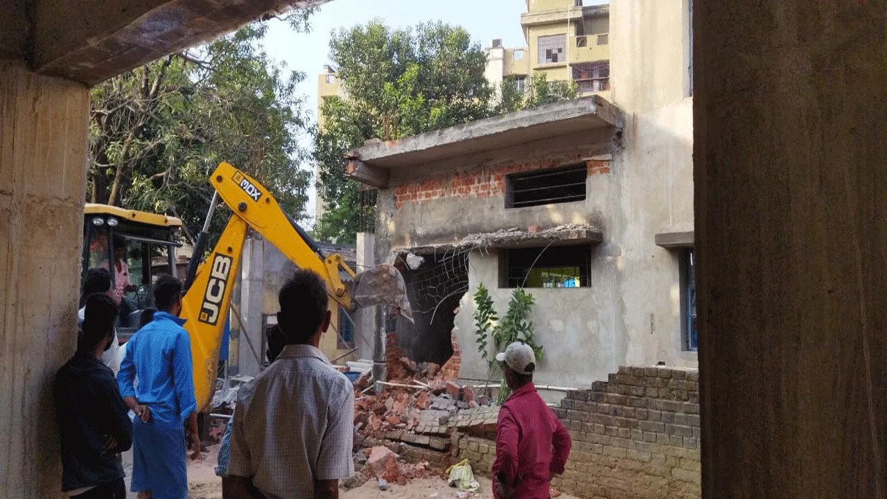 এবার শহরের ম্যারেজ হল গুঁড়িয়ে দিল আসানসোল পৌরনিগম