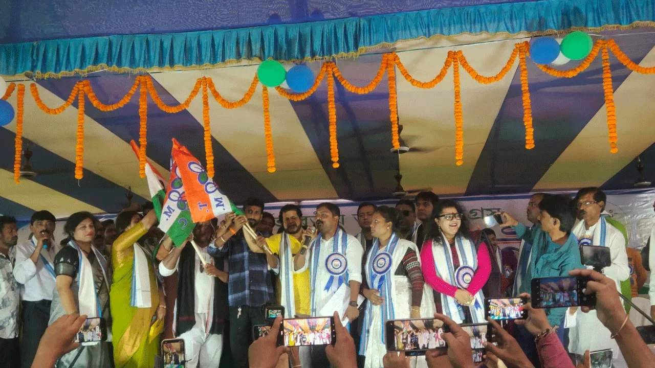 দলত্যাগী বিধায়কের হাত ধরে কোতুলপুরে প্রায় এক হাজার বিজেপি কর্মীর তৃণমূলে যোগদান