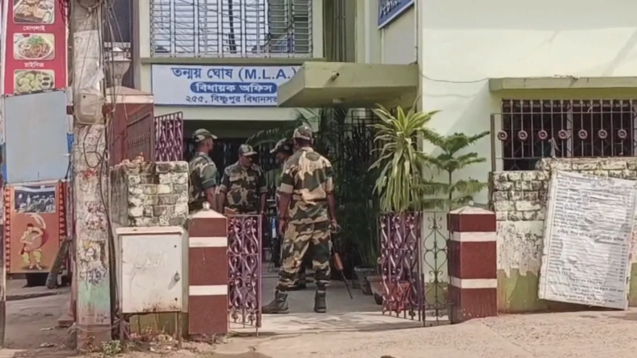 বিষ্ণুপুরের বিধায়কের কার্যালয়ে আয়কর দপ্তরের হানা