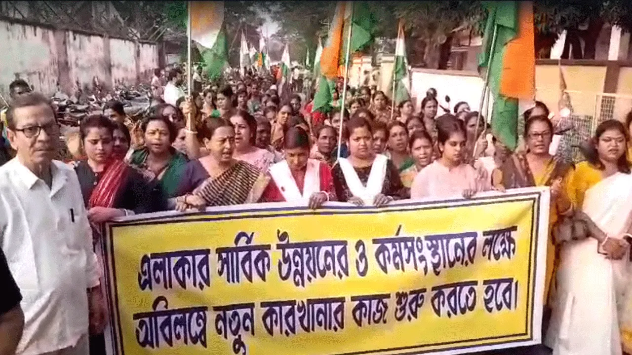 ডিটিপিএস-এর আধুনিকীকরণের দাবিতে জাতীয় পতাকা নিয়ে মহামিছিল