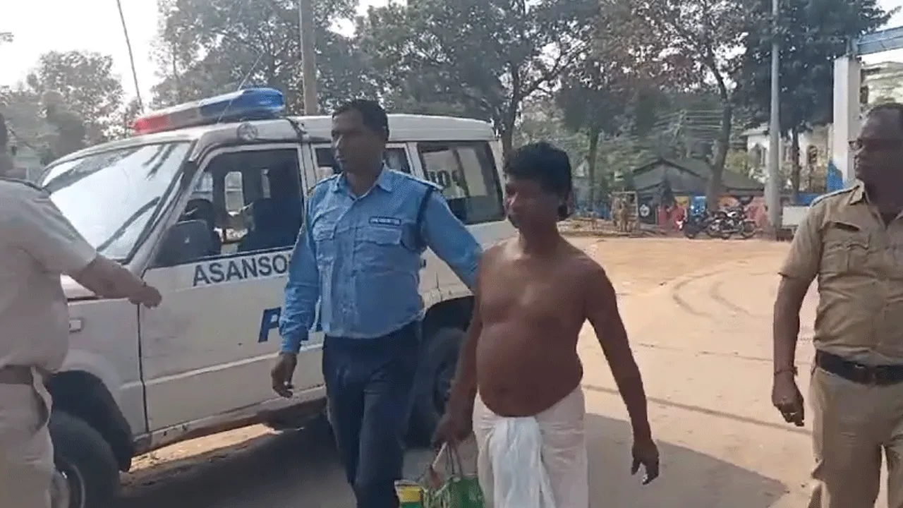 দুর্গাপুরে নাবালিকাকে শ্লীলতাহানির অভিযোগে গ্রেফতার সাধু