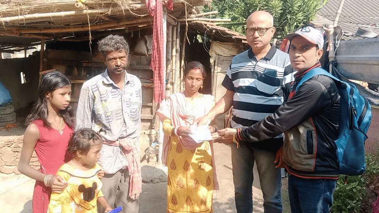 থ্যালাসেমিয়া আক্রান্ত রোগীর পরিবারের পাশে মেমারি প্রেসক্লাব ও বড়শুল কিশোর সংঘ