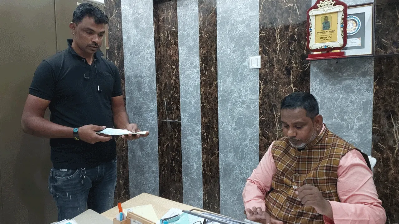 আসানসোল পুরনিগমের তৃণমূল কাউন্সিলারের বিরুদ্ধে টাকা আত্মসাতের অভিযোগ