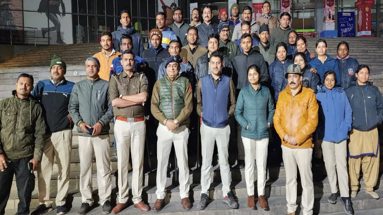 পুলিশ তোমায় সেলামঃ পাহারাই তোমরা, সুরক্ষিত আমরা