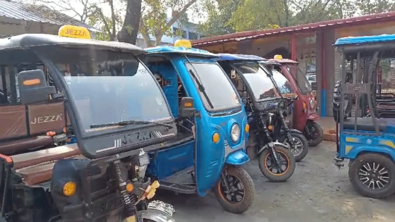 কাঁকসায় ৯টি চোরাই টোটো উদ্ধার