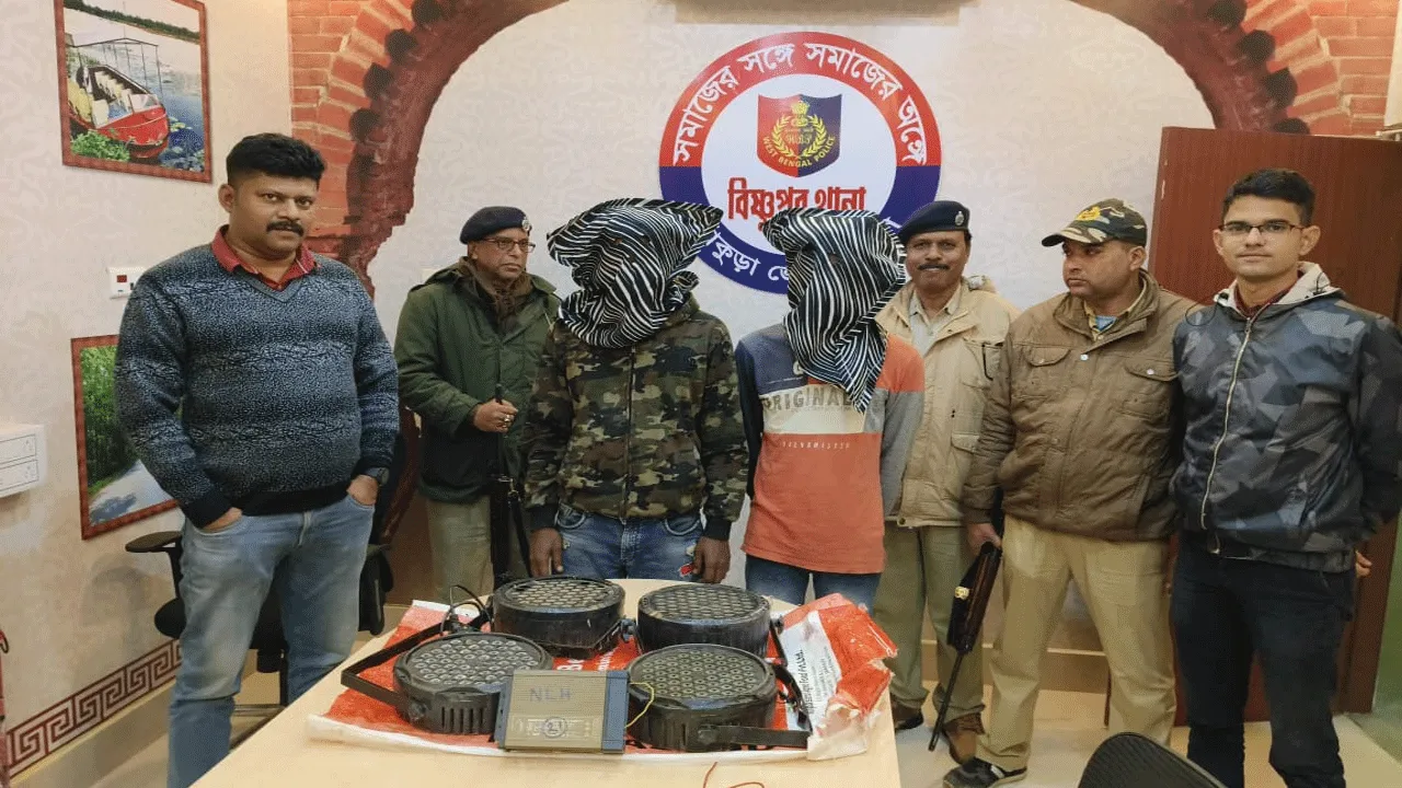 সরস্বতী পূজোর স্পার্ক লাইট ও কন্ট্রোল ইউনিট চোর হাতেনাতে গ্রেপ্তার