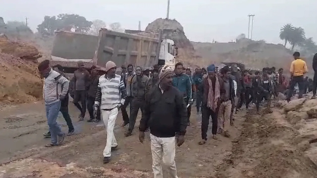 চরণপুরের খোলা মুখ খনিতে তৃণমূল কংগ্রেসের বিক্ষোভ