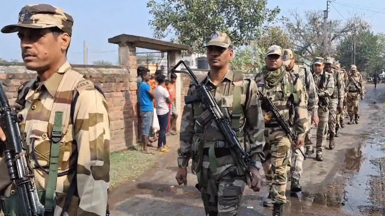 নির্বাচনের দিনক্ষণ ঘোষণার আগেই বাঁকুড়ার গ্রামে গ্রামে কেন্দ্রীয় বাহিনীর টহল