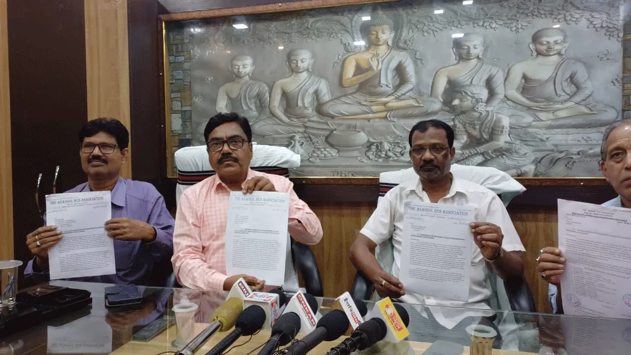 বৈধ পারমিট ছাড়াই চলছে সরকারি বাস