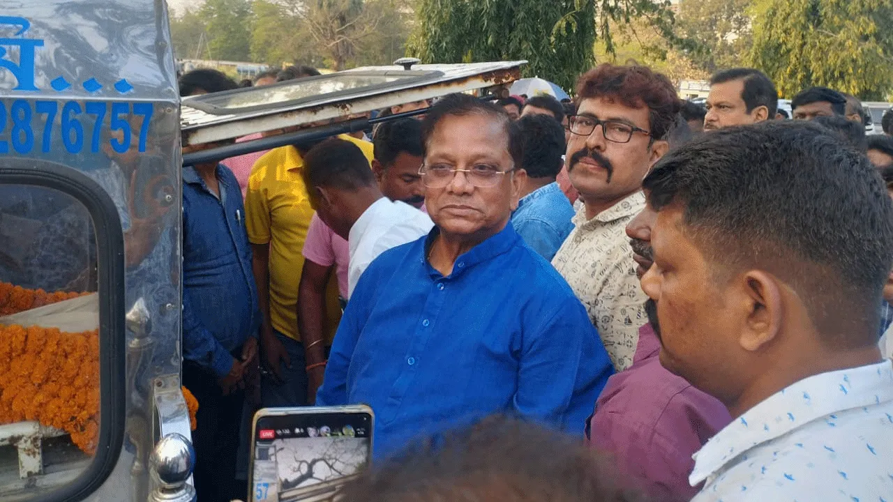 শকুনদের মোটা কামাই ডিএসপি তে, আর গেস্ট হাউসে বসে জল মাপেন জামাই পরামানিক