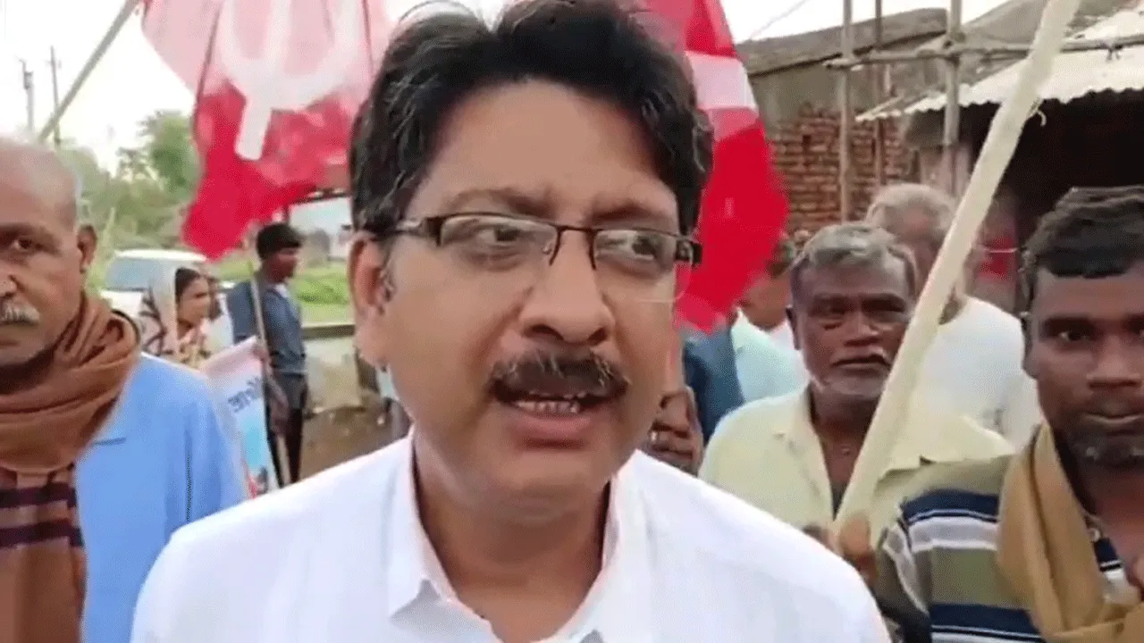 ‘আপনারাই ভালো ছিলেন, লাল ঝাণ্ডা আবার ফিরে আসুক’