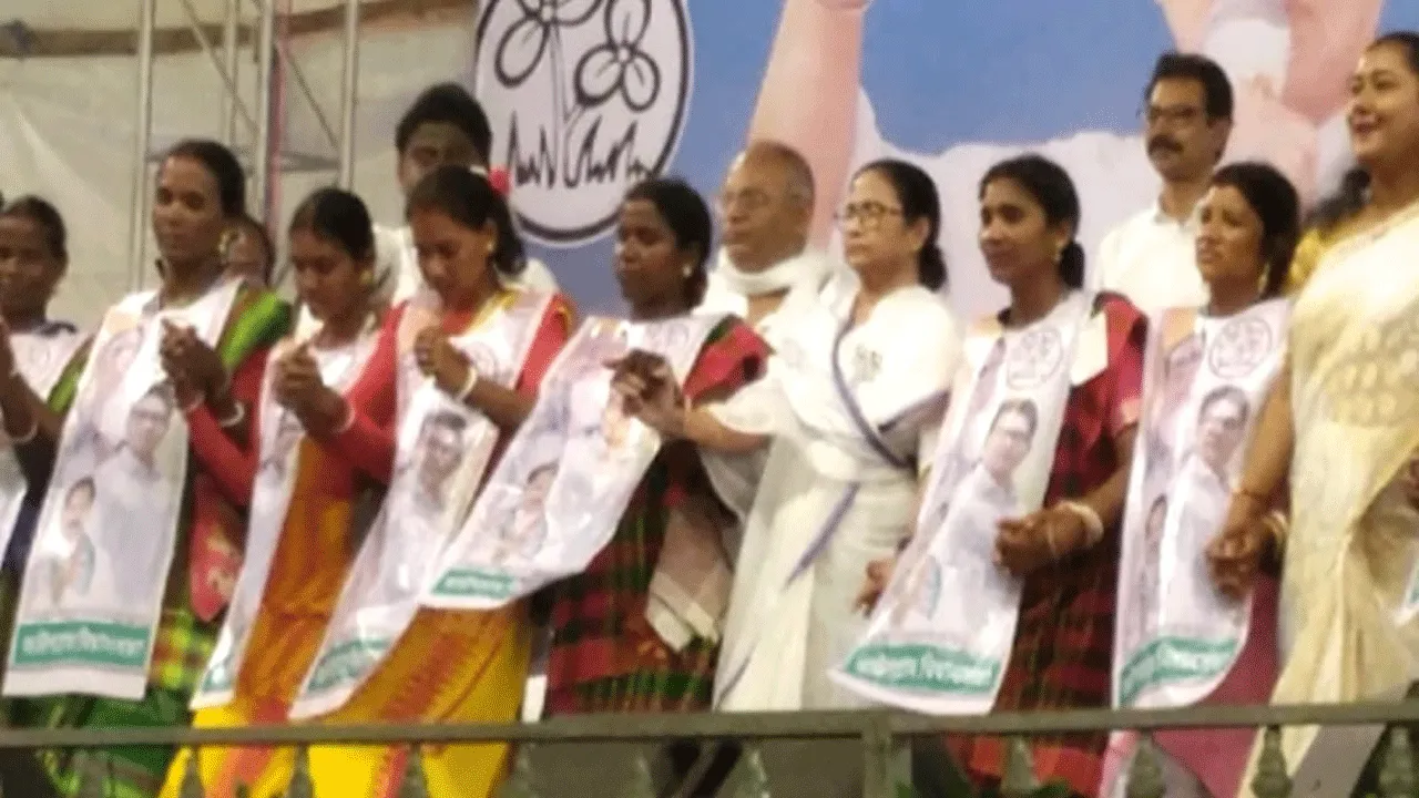 আউসগ্রামে মুখ্যমন্ত্রীর নির্বাচনী জনসভা -মানুষের ঢল