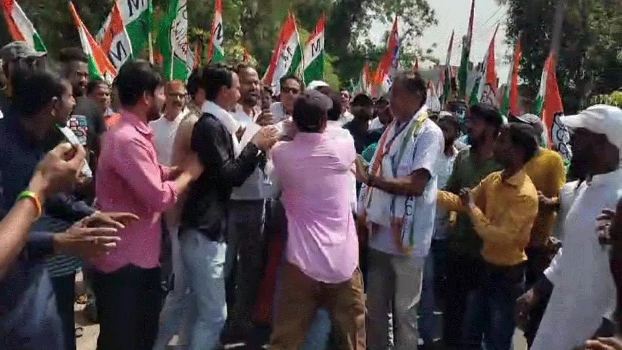 ডিএসপি’র বখরার মধু ? কীর্তির সামনেই মারামারি আজিমুদ্দিন-মনি’র