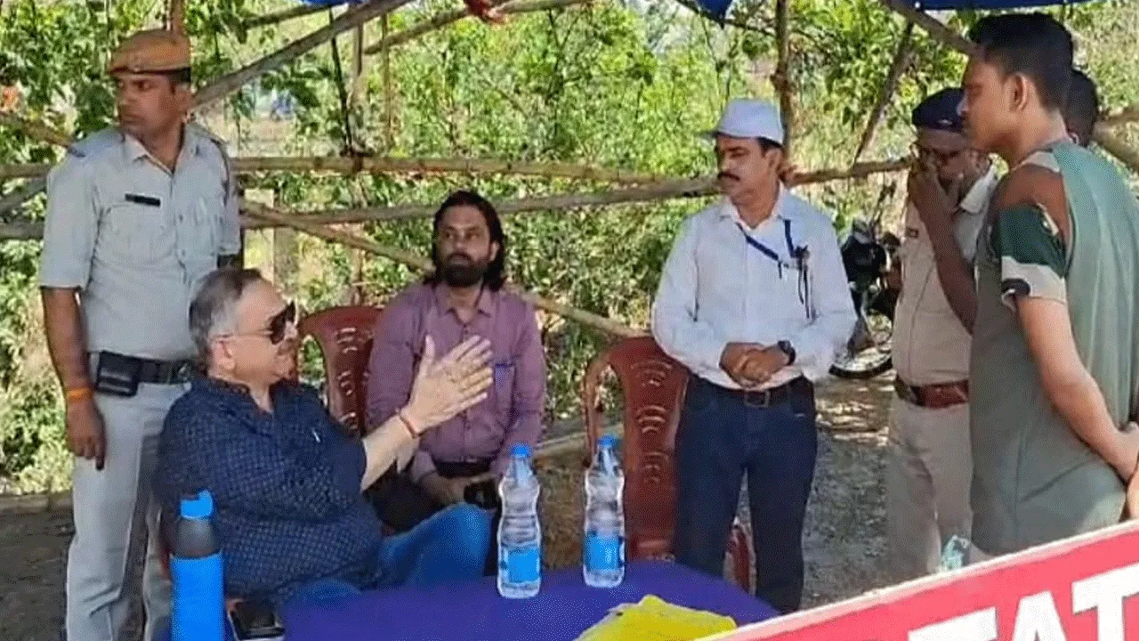 নির্বাচন কমিশনের পর্যবেক্ষকের সীমান্ত চেকপোস্টে কড়া প্রহরা