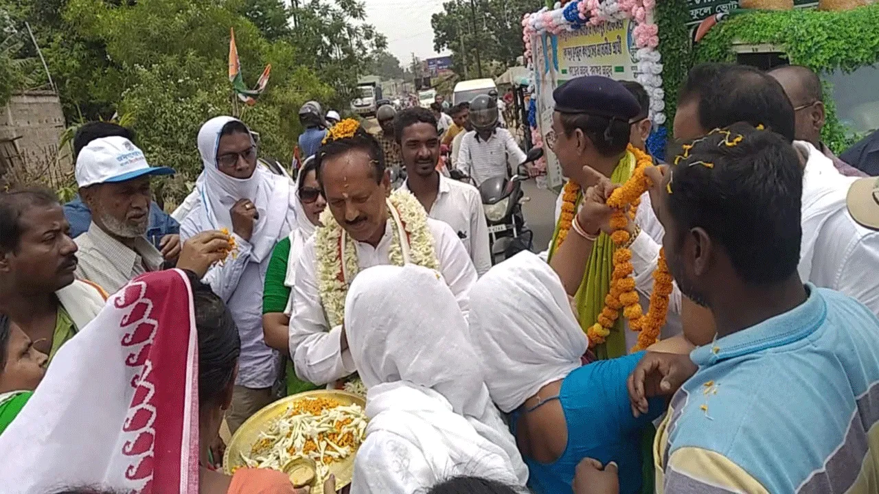 জয়ের মার্জিন বাড়ানোর লক্ষ্যে আউসগ্রামে তৃণমূল প্রার্থী