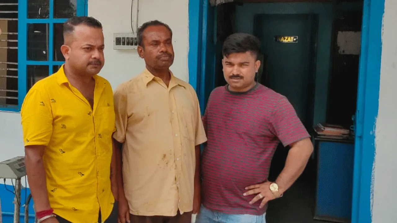 মানসিক রোগীর ছুরির আঘাত গৃহবধূকে, আশঙ্কাজনক অবস্থায় দুর্গাপুরে ভর্তি
