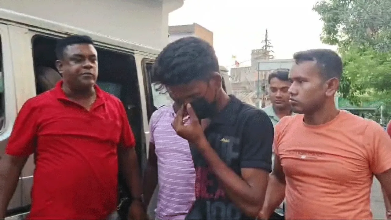 প্রধান শিক্ষককে মেরে হাতের আঙুল ভেঙে দেওয়ার ঘটনায় গ্রেফতার সহকারী শিক্ষক