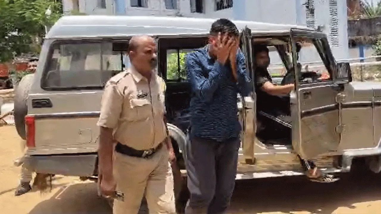 চাকরি দেওয়ার নামে প্রতারনার নালিশে গ্রেফতার সৌমেন