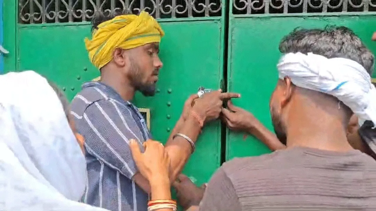 তৃনমুল কংগ্রেস সদস্যরা অন্ডালে গ্রাম পঞ্চায়েত অফিসে তালা দিল
