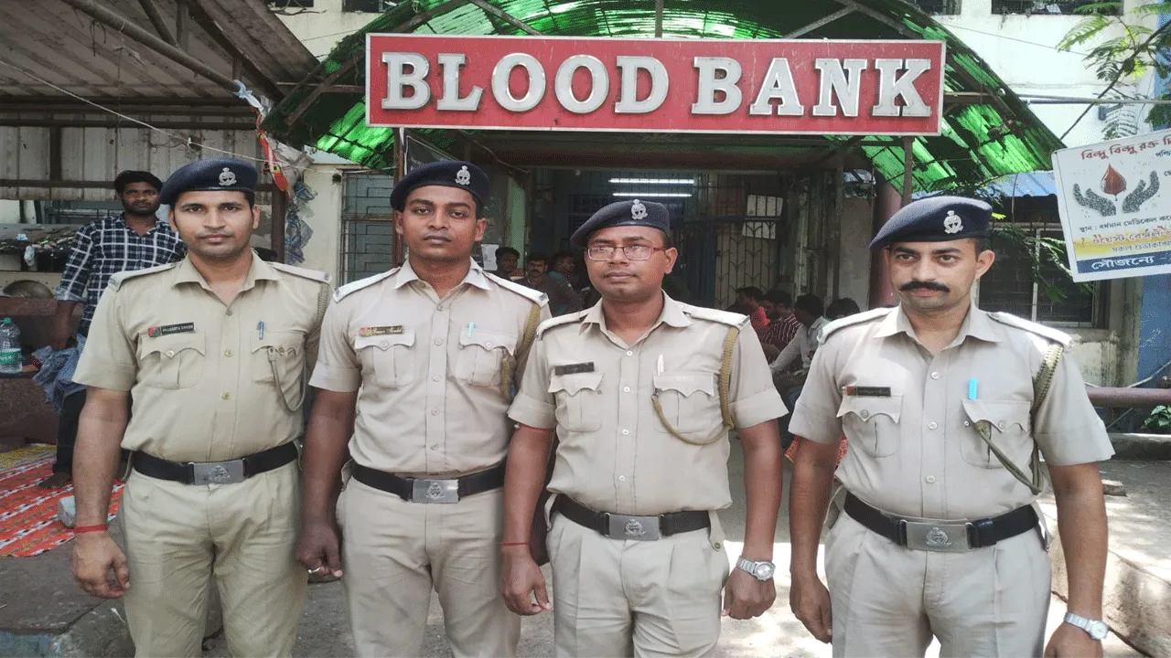 আসামির বিপদে জীবন বাঁচাতে এগিয়ে এলেন বাঁকুড়া জেলার চার ওয়ার্ডার