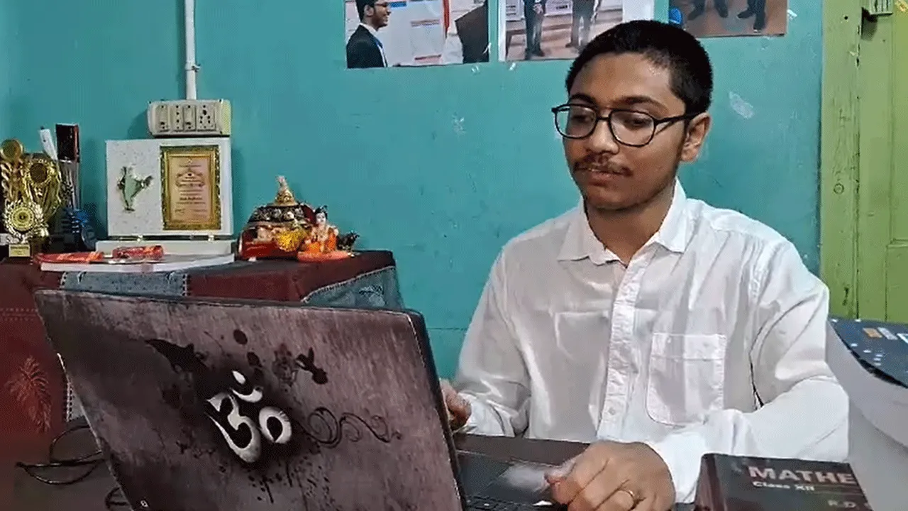 বিজ্ঞানী স্টিফেন হকিংসের কাজ জীবনের লক্ষ্য ছোট্ট অয়নের