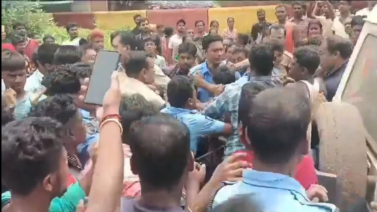 দুর্গাপুরে ছেলেধরা সন্দেহে গণপিটুনির ঘটনা