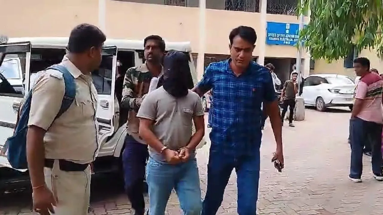 রানিগঞ্জে দুঃসাহসিক ডাকাতির ঘটনায় ধৃত কুখ্যাত দুষ্কৃতী