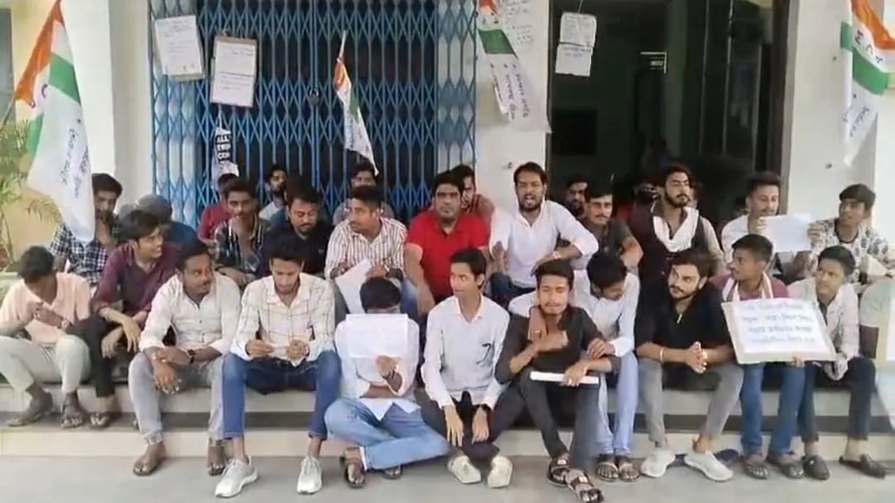 কাজী নজরুল বিশ্ববিদ্যালয়ে লাগাতার ছাত্র আন্দোলন