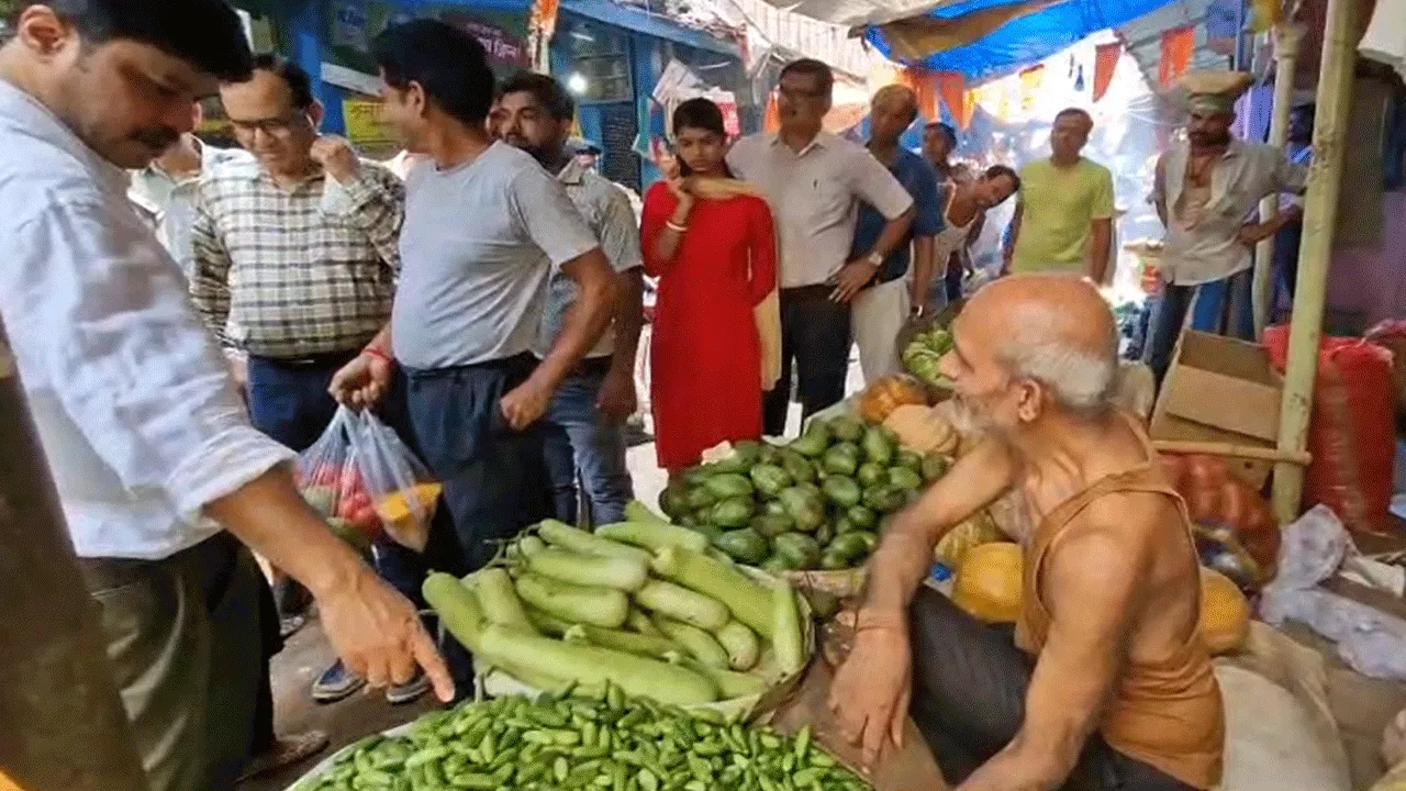 সবজি বাজারে এবার টাস্ক ফোর্সের হানা