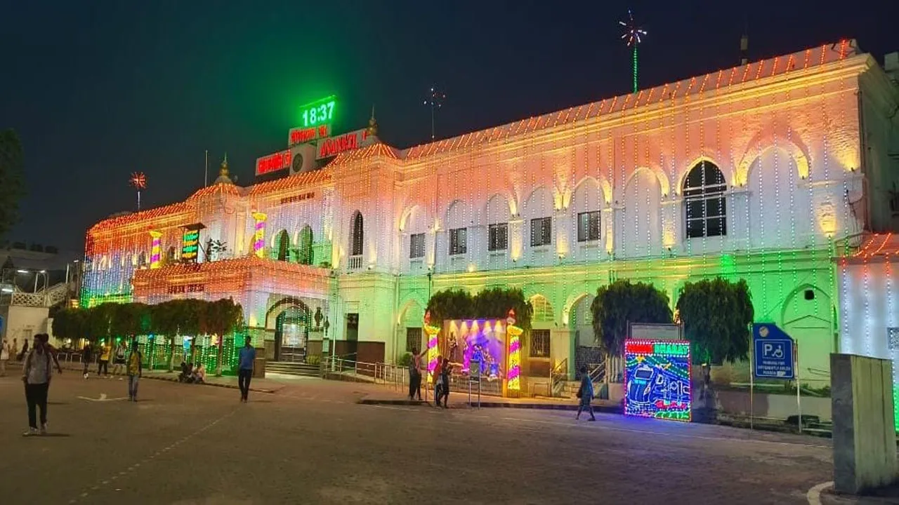 স্বাধীনতার প্রক্কালে তিরঙ্গা আলোর সজ্জা